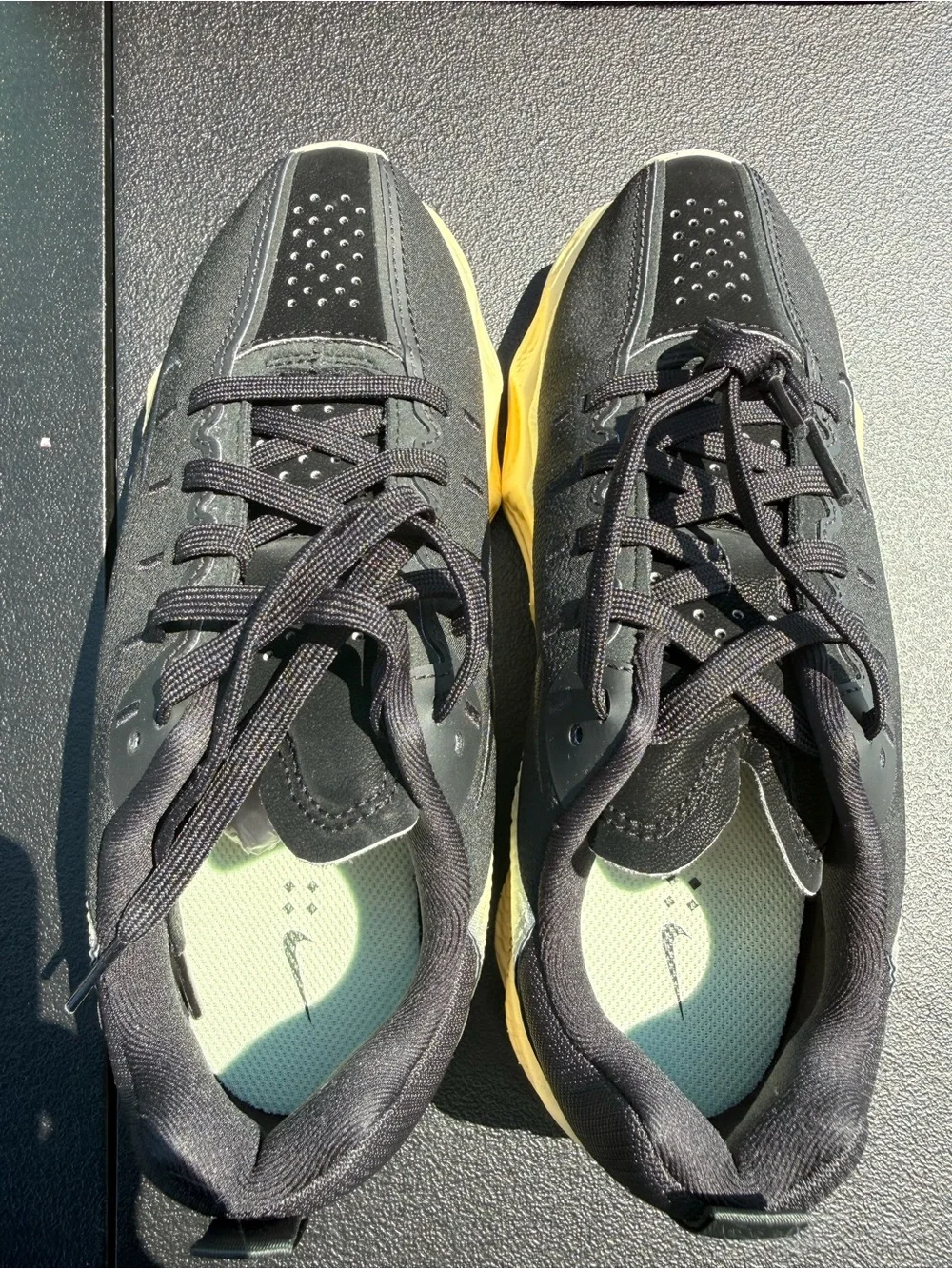 New Nike Ava Rover 4Y Black/Yellow Sneakers